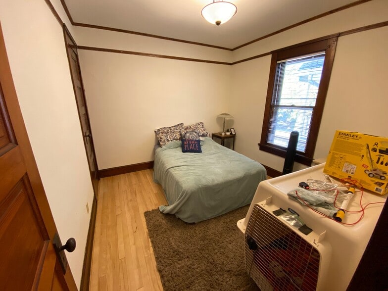 Building Photo - 2104 E Mifflin St