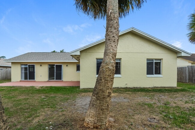 Building Photo - 8431 Alveron Ave