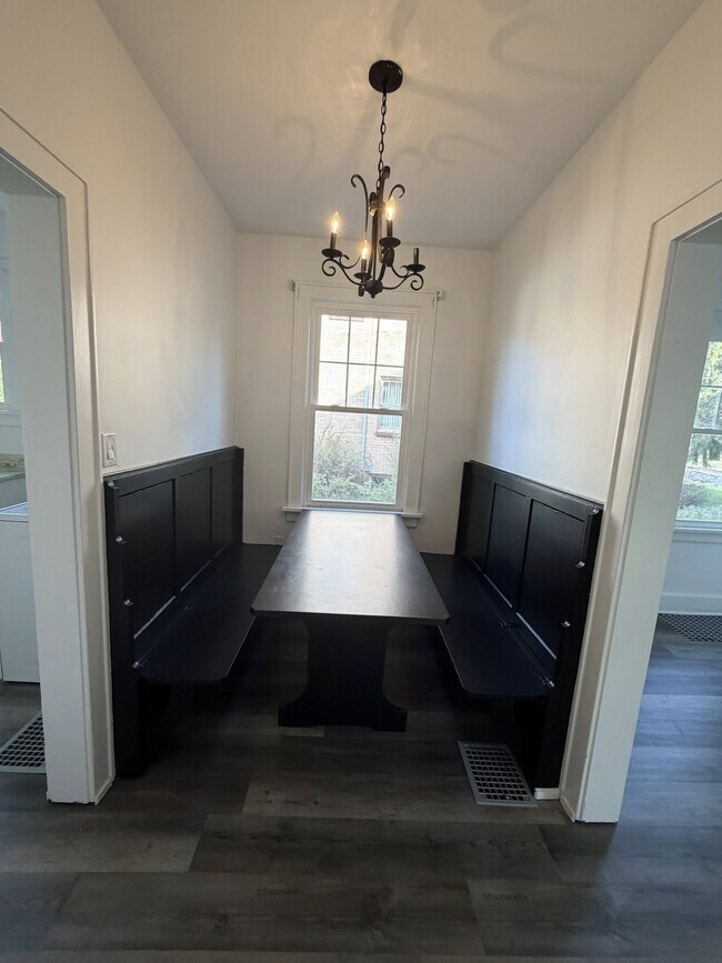 Building Photo - 2657 Dresden Rd