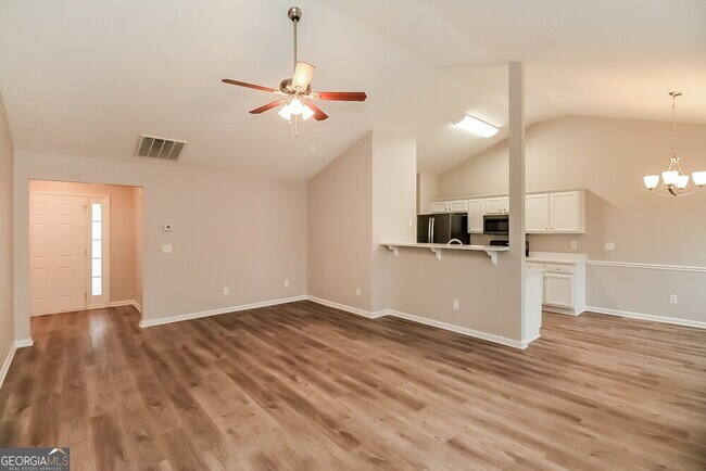 Building Photo - 1500 Logan Ln