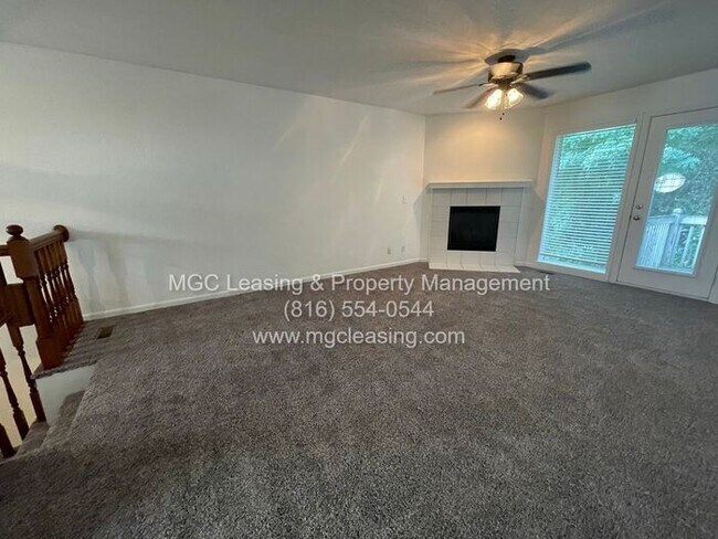 Building Photo - Everyday Comfort in Creekwood Park Townhom...