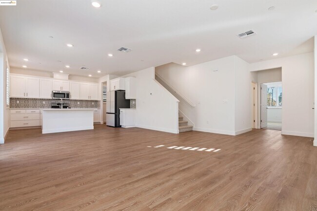 Building Photo - 3012 Vasquez Ct