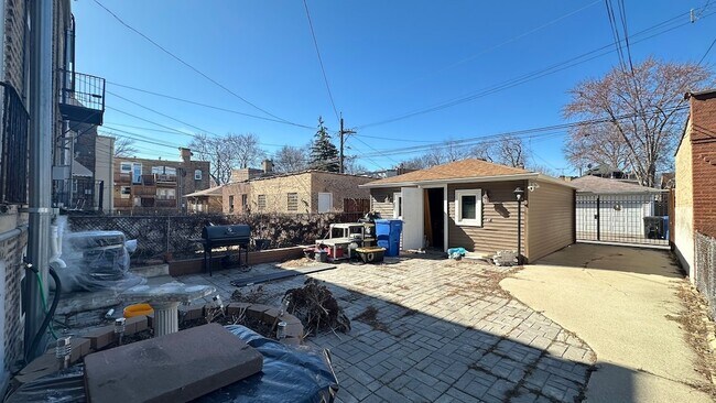 Building Photo - 5716 N Campbell Ave