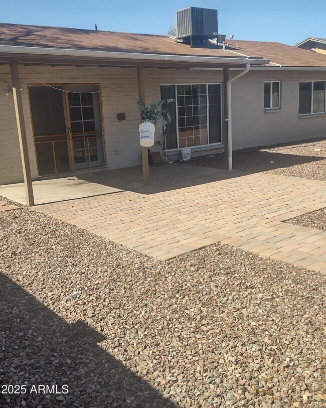 Building Photo - 2326 W Estrella Dr