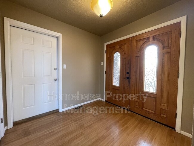 Building Photo - 1053 County Rd 3000