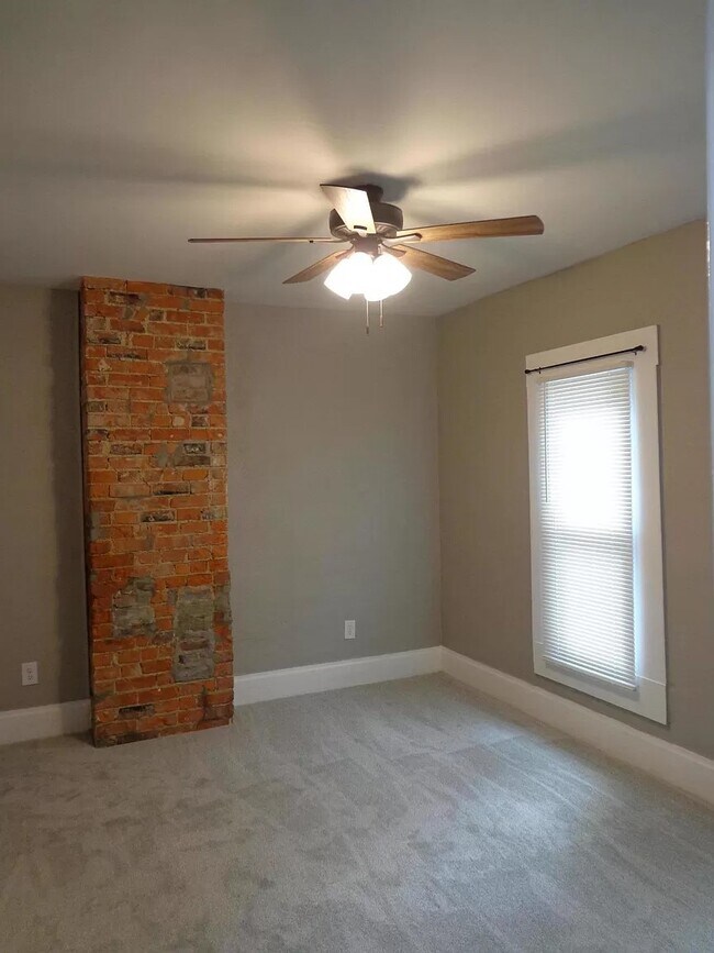 Building Photo - 557 E Whittier St