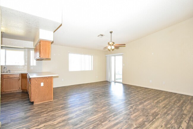 Building Photo - 2866 S 30th Dr