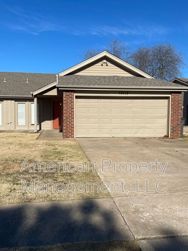 Building Photo - 13115 E 44th St