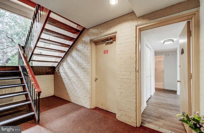 Building Photo - 5 Cross Keys Rd