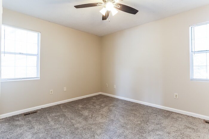 Building Photo - 6000 Brookside Ln SE
