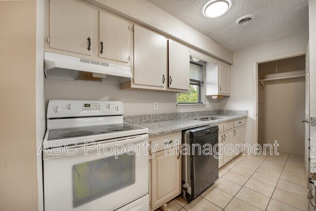 Building Photo - 1603 Juniper Cir
