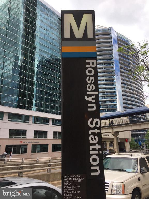 Building Photo - 1553 19th St N