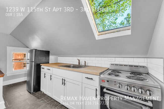 Building Photo - 1239 W 115th St