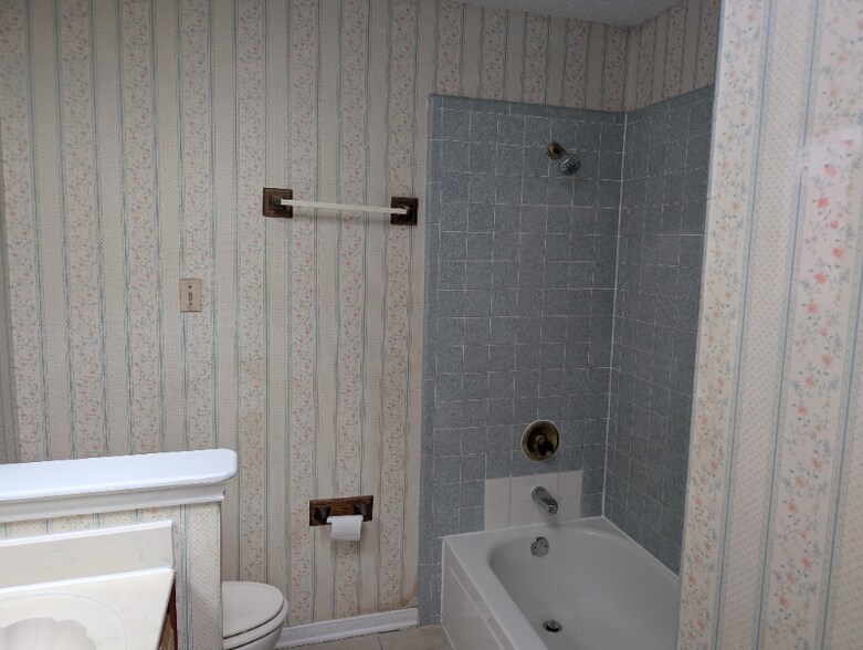 Building Photo - 2319 Whitney Dr