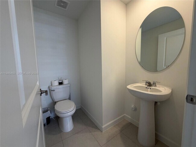 Building Photo - 145 SW 184th Ave