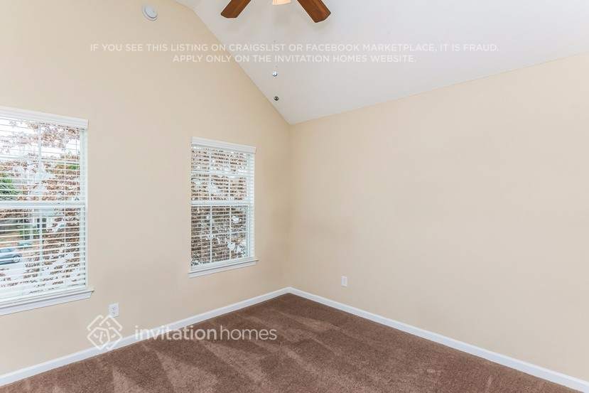 Building Photo - 124 Hidden Creek Dr