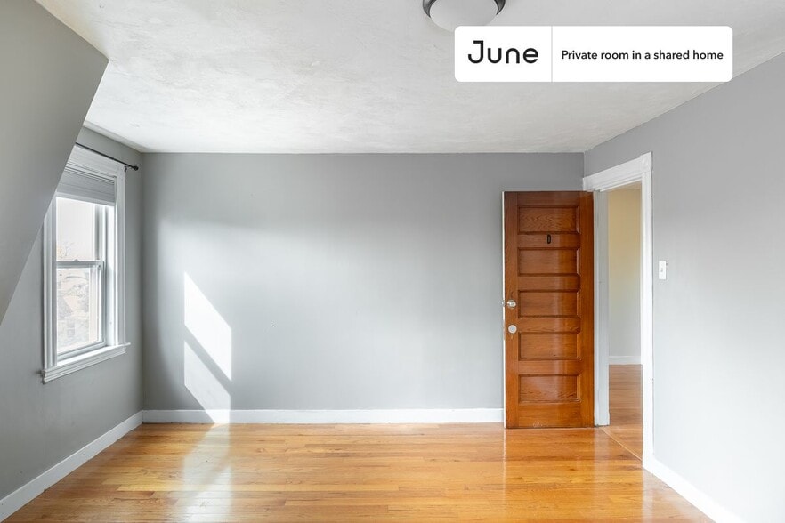 Building Photo - Room in Shared 6 bed/1.5 bath home in Somerville