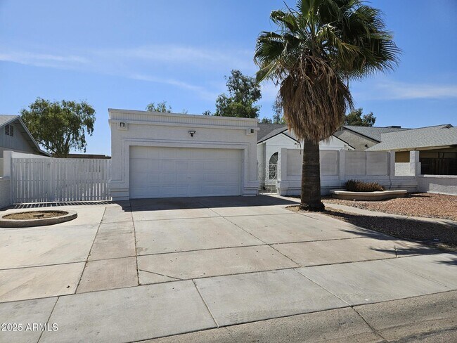 Building Photo - 11224 N 93rd Ave