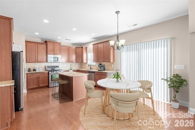 Building Photo - 2003 Fallondale Rd