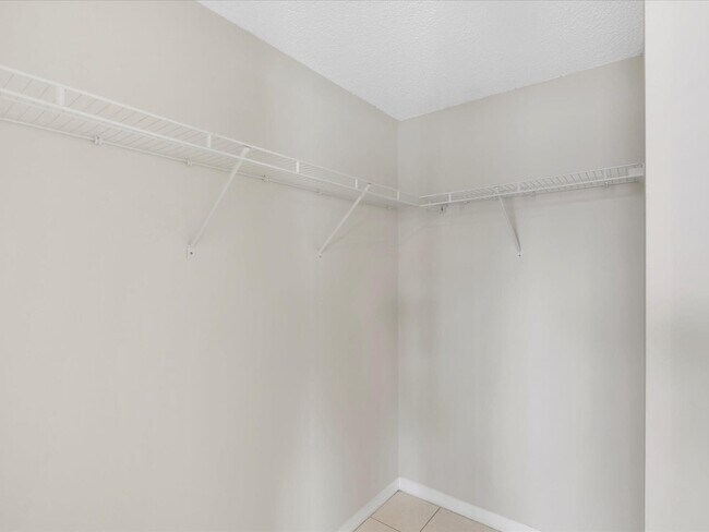 Building Photo - 18260 N Bay Rd