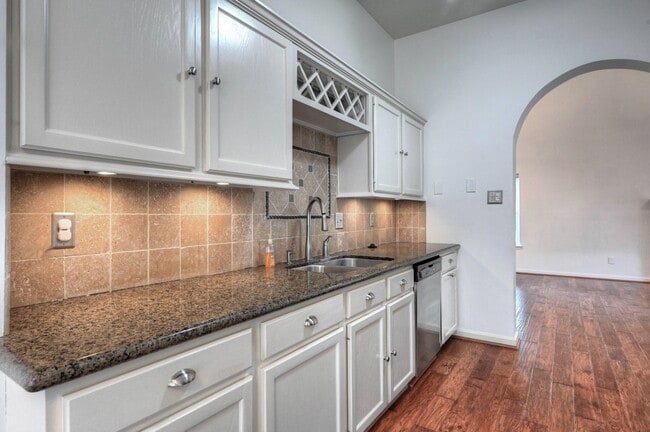 Building Photo - 9859 Meadow Bend Ln