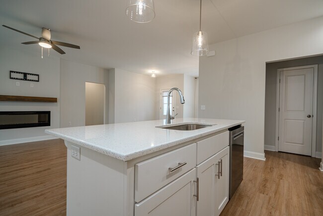 Building Photo - 106 Holland Dr