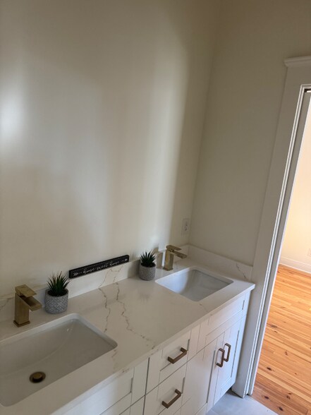 Building Photo - 265 N Dearborn St