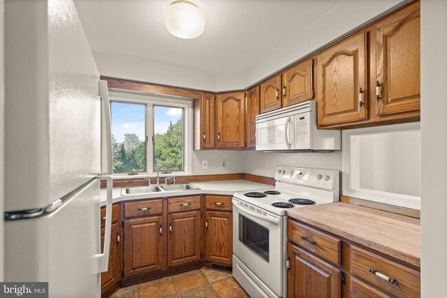 Building Photo - 318 Evergreen Mills Rd