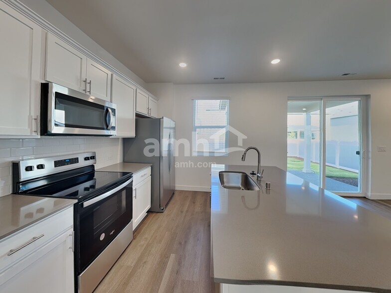 Building Photo - 4855 85th Dr NE