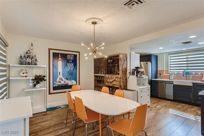 Building Photo - 1905 Wengert Ave