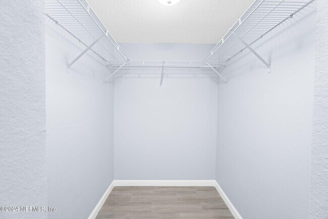 Building Photo - 3870 Mission Dr