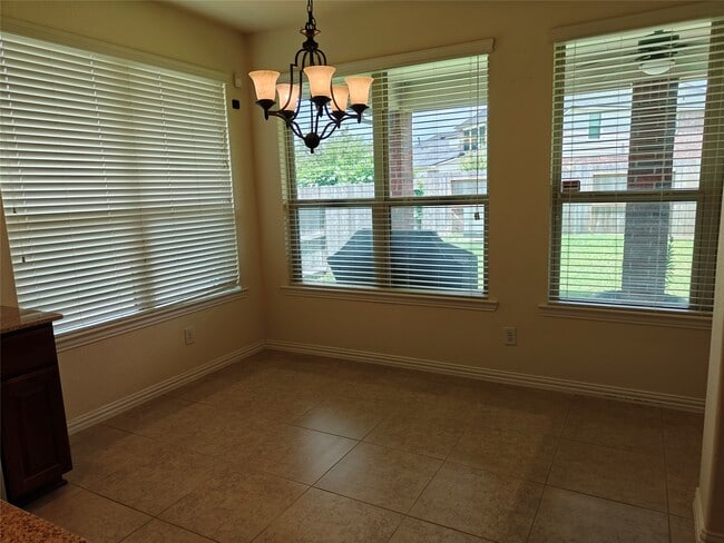 Building Photo - 5551 Twin Rivers Ln