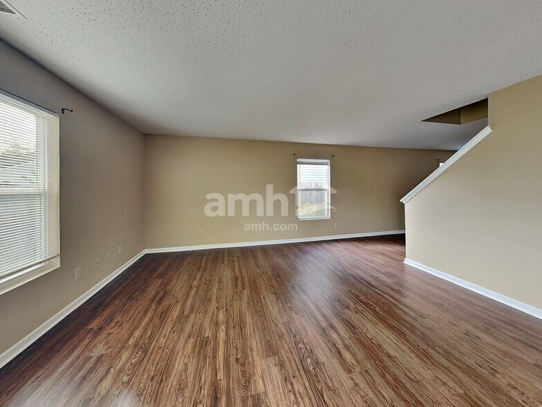 Building Photo - 10856 Grace Dr