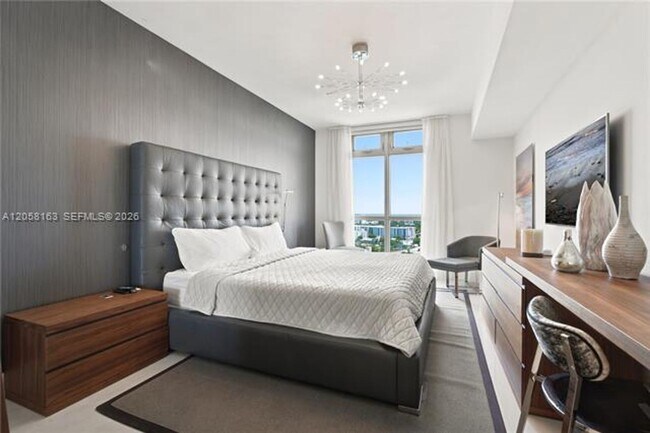 Building Photo - 17301 Biscayne Blvd