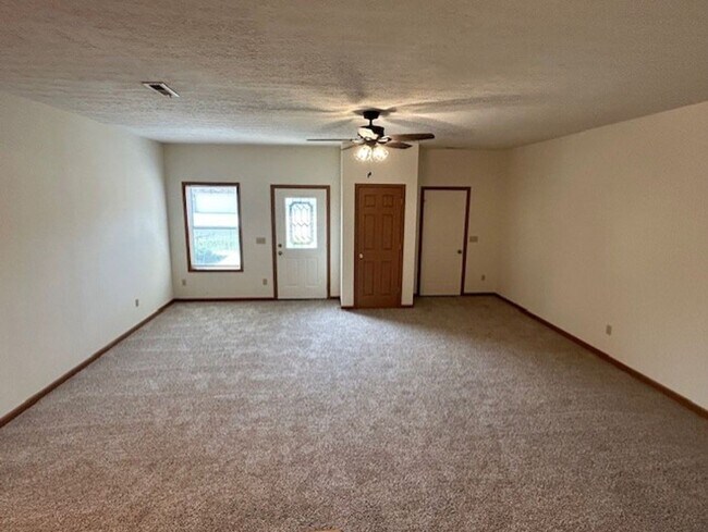 Building Photo - Quiet Neighborhood - Troy, OH (2 Bedroom R...