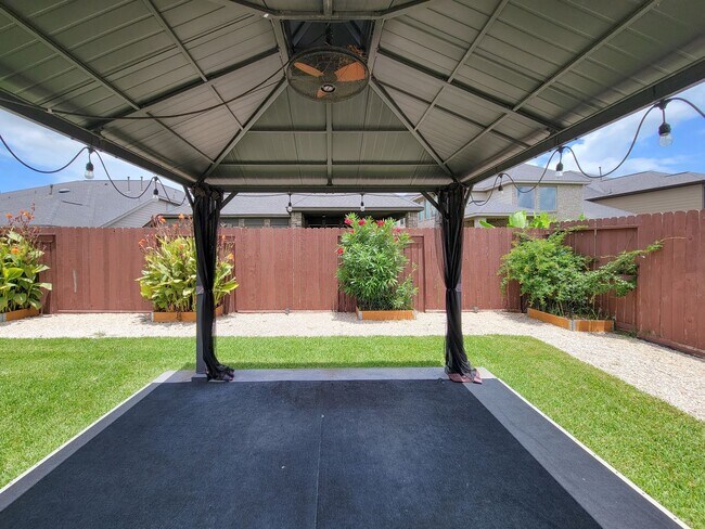 Building Photo - This thoughtfully designed home boasts 4 spacious bedrooms (2 down) and 3.5 baths, providing ampl...