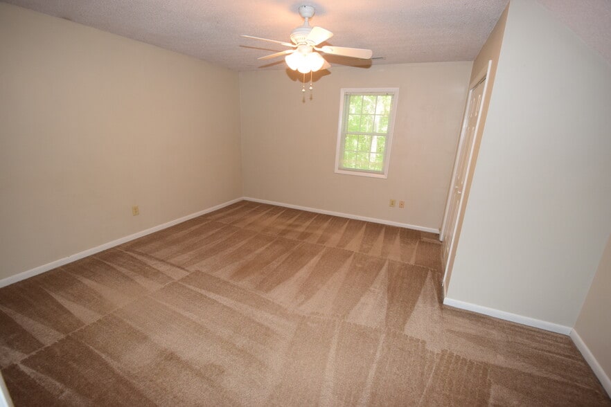 Building Photo - 16605 Janet Dr