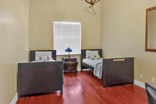 Building Photo - 12121 70th Pl N