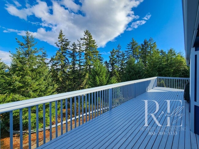 Building Photo - Rambler with 2-Car Garage, RV/Boat Parking...