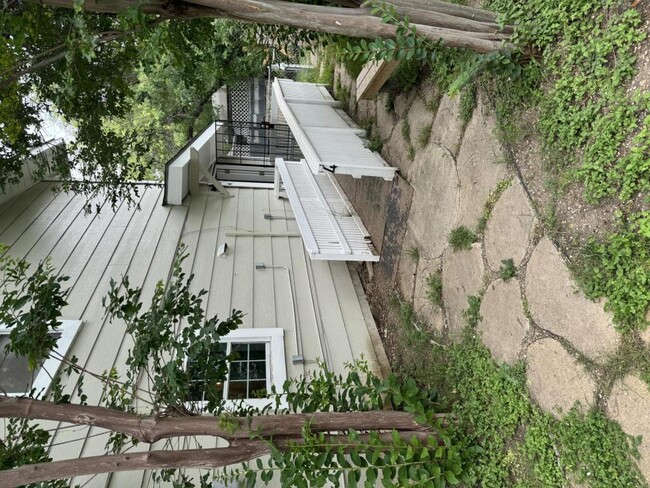 Primary Photo - 602 Lovett Ave
