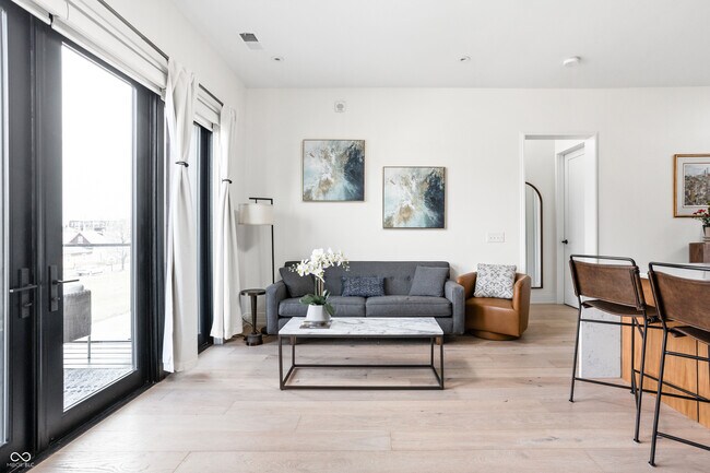 Building Photo - 877 N East St