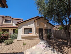 Building Photo - 2 Bedroom Condo in the Sonoma Village Comm...