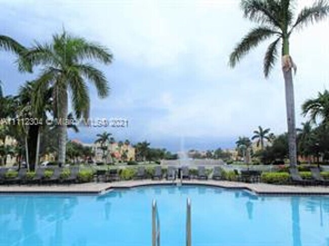 Building Photo - Greenhills-11032