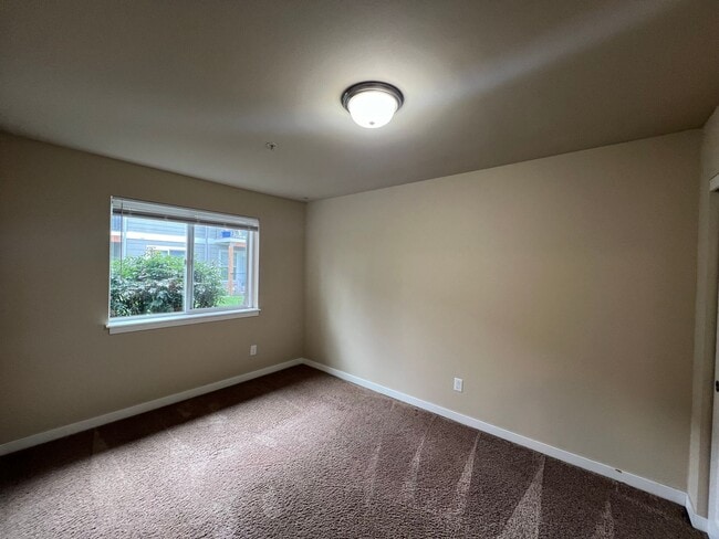 Building Photo - Shuksan Apartments - 2 Bed 1.5 Bath - Bellingham, WA