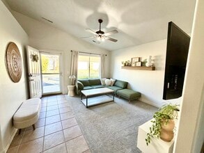 Building Photo - 559 E 300 S