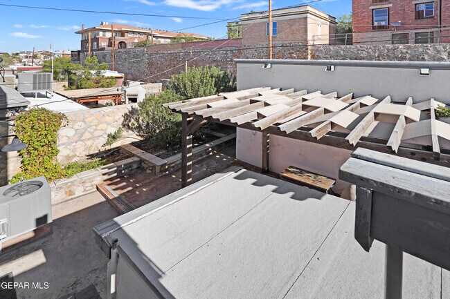 Building Photo - 711 Upson Dr