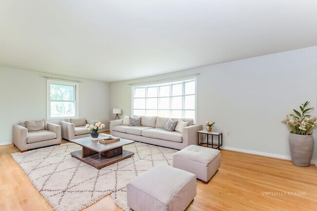 Building Photo - Spacious 3-Bedroom 2 Bath Home