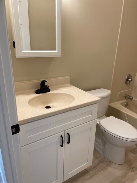 Building Photo - 630 Squires Ave