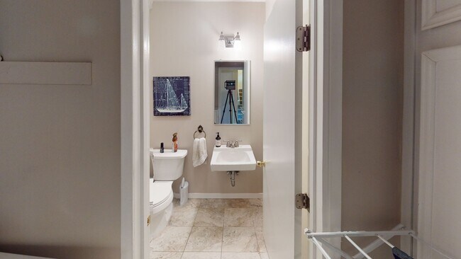 Building Photo - *DEPOSIT PENDING* 3 bed, 2.5 Bath Townhome Near Cal Poly!