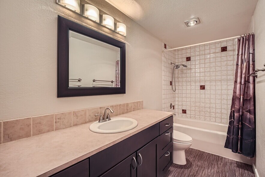 2nd Bathroom - 2940 76th Ave SE